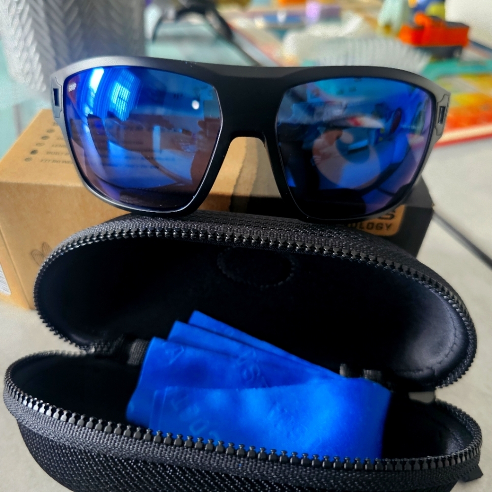 New "Diego" Costa Del Mar Matte Blk/Blue Mirror 580 Polarized